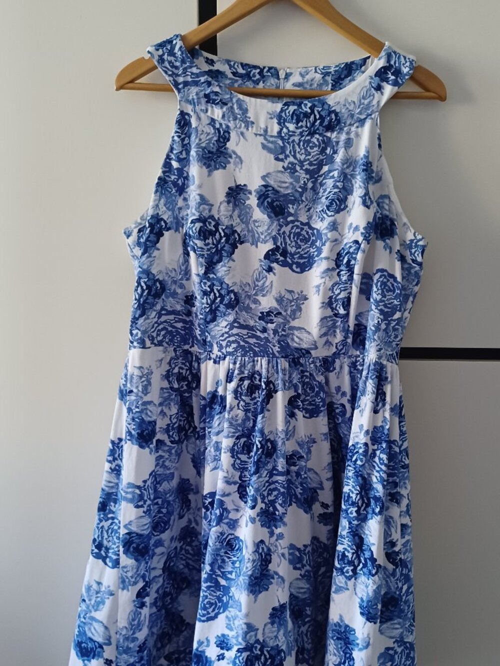 Gabby Skye floral open shoulders dress, size12